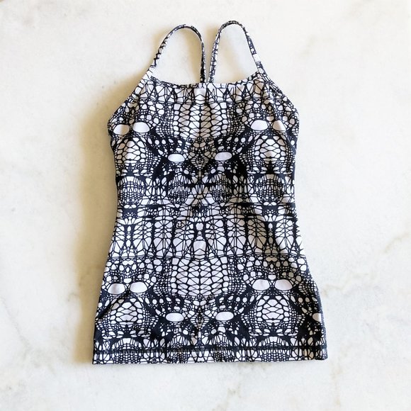 Like new! Lululemon Power Y Tank Top, white & black glacier lace print (size 2) - Picture 3 of 5
